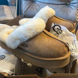 UGG WOMENS DISQUETTE SIZE 7